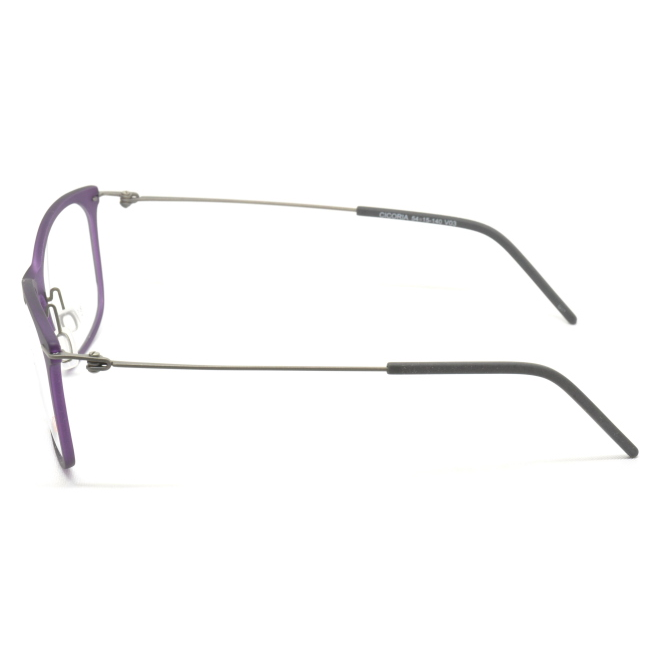 Mad CICORIA col. V03 è una montatura da vista in acetato viola satinato e calibro 54.