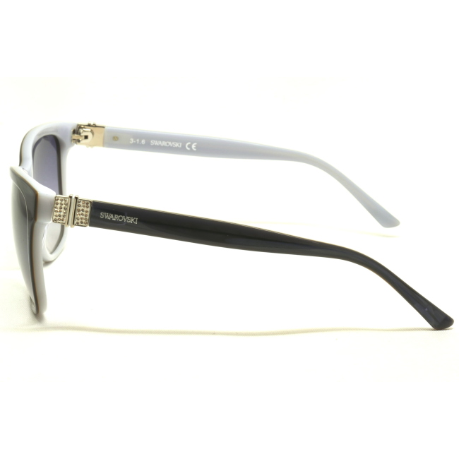 Swarovski SW 121 FUNDAMENTAL col. 83W è un occhiale da sole in acetato grigio striato e calibro 56.