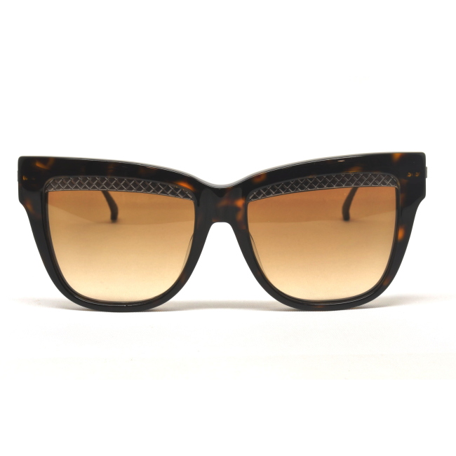 Bottega Veneta BV 0074S col. 003 è un occhiale da sole in ciliare celluloide tartarugato, oculare metallo canna di fucile e calibro 53.