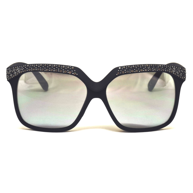 Italia Independent 0919 col. 0919CR.009.075 è un occhiale da sole in acetato nero satinato e calibro 57.