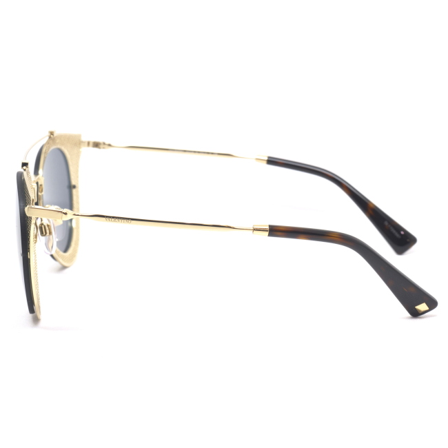 Valentino VA 2019 col. 3003/6G è un occhiale da sole in metallo oro chiaro e calibro 53.