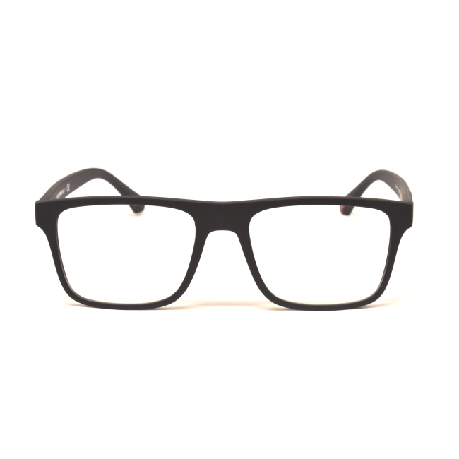 Emporio Armani EA 4115 col. 5042/1W è un occhiale da sole da uomo in acetato nero satinato, dalla forma rettangolare e calibro 54.