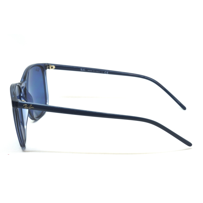 Ray-Ban RB 4387 col. 6399/80 è un occhiale da sole in acetato blu trasparente e calibro 56.
