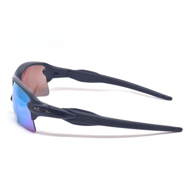 Oakley OO 9188 58 59 FLACK 2.0 XL col. 58 è un occhiale da sole in acetato nero satinato e calibro 59.