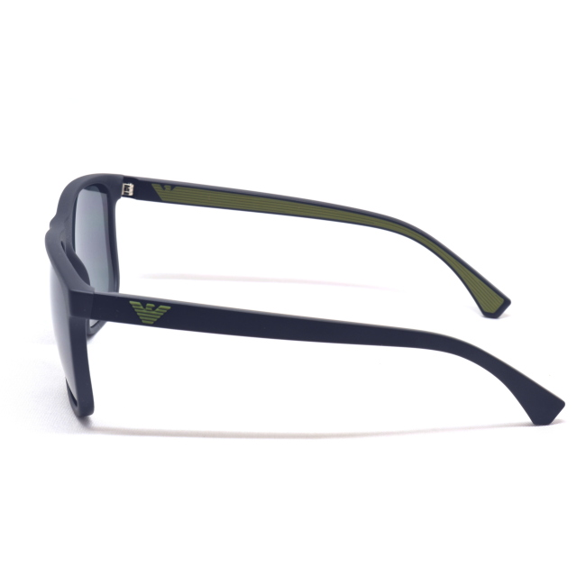 Emporio Armani EA 4129 col. 5042/87 è un occhiale da sole da uomo in acetato nero satinato, dalla forma squadrata e calibro 56.