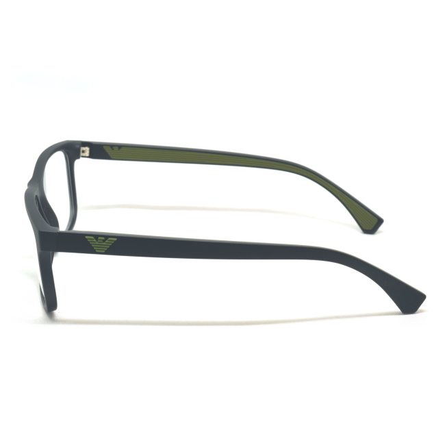 Emporio Armani EA 3147 col. 5042 è una montatura da vista da uomo in acetato nero satinato, dalla forma rettangolare e calibro 55.