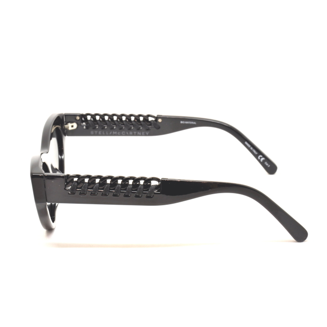 Stella McCartney SC 0193 S col. 001 è un occhiale da sole in acetato nero lucido e calibro 49.