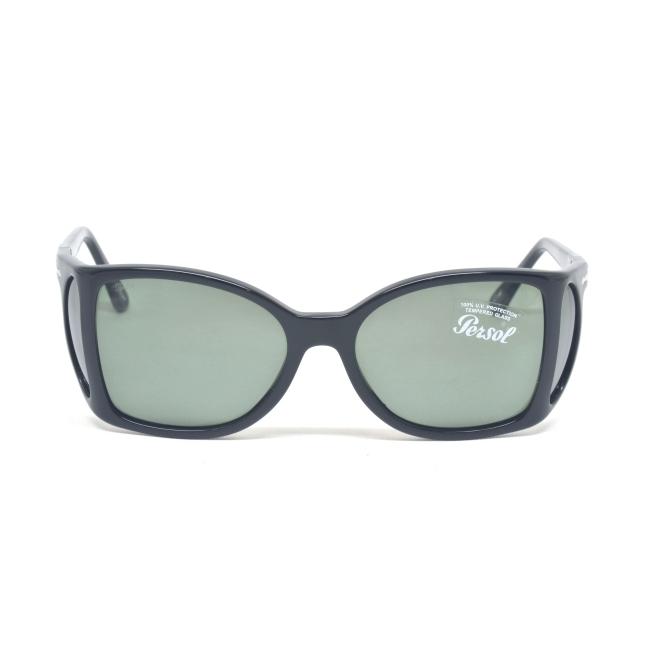 Persol 0005 S col. 95/31 è un occhiale da sole in acetato nero lucido e calibro 54.