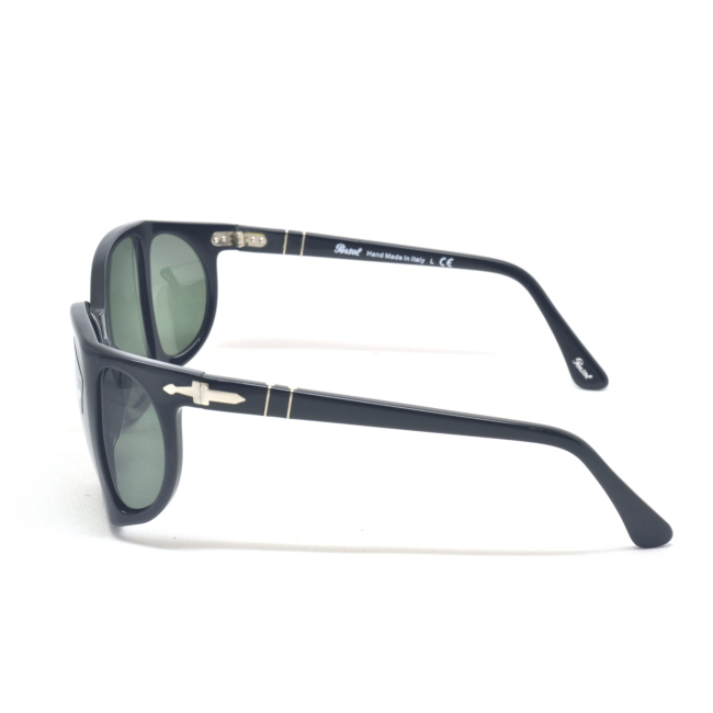 Persol 0005 S col. 95/31 è un occhiale da sole in acetato nero lucido e calibro 54.
