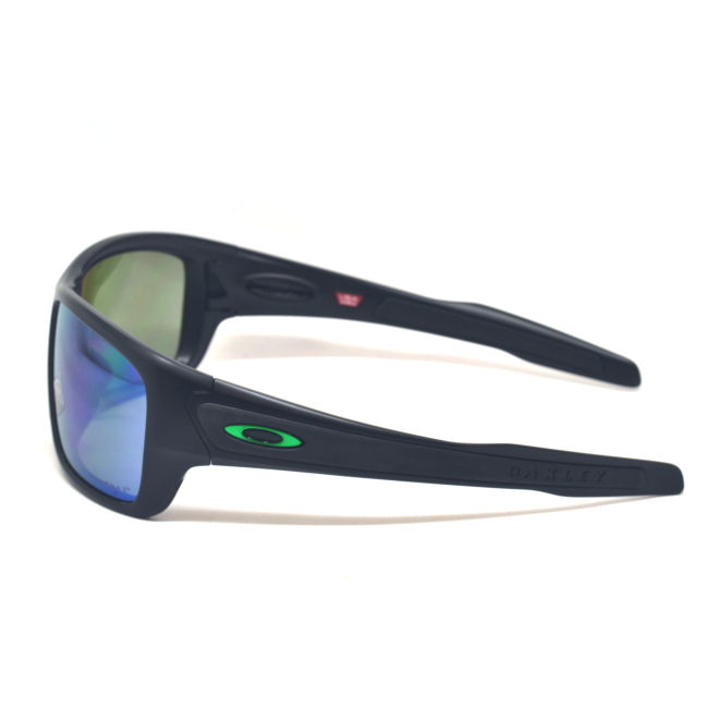 Oakley OO 9263 4563 TURBINE col. 45 è un occhiale da sole in acetato nero satinato e calibro 63.