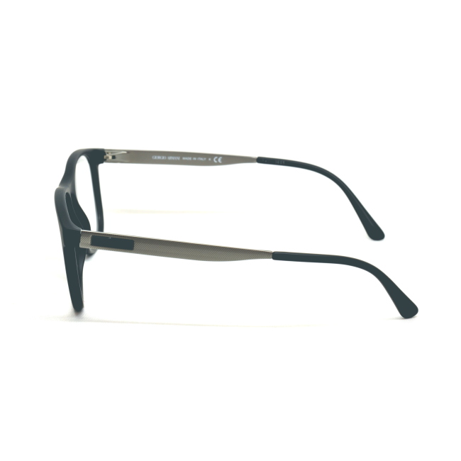 Giorgio Armani AR 7165 col. 5063 è una montatura da vista in acetato nero satinato e calibro 55.