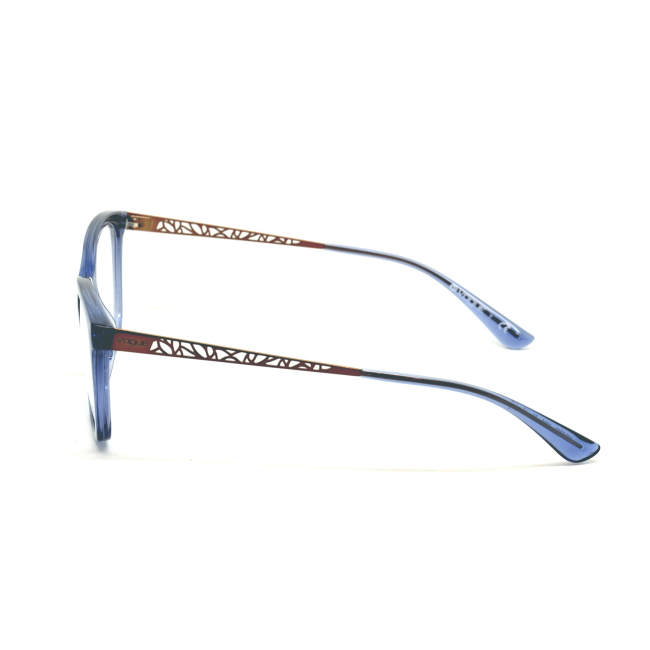 Vogue VO 5285 col. 2762 è una montatura da vista in acetato trasparente blu e calibro 53.