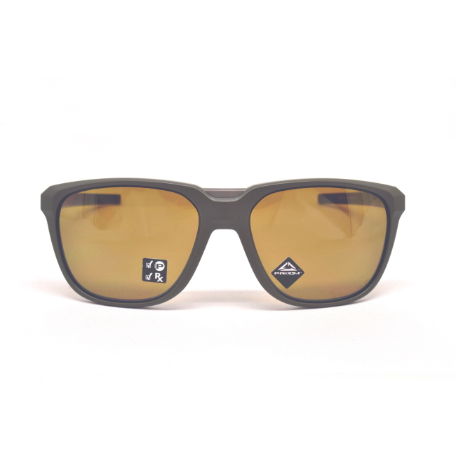 Oakley OO 9420 0759 OAKLEY ANORAK col. 07 è un occhiale da sole in acetato verde oliva e calibro 59.