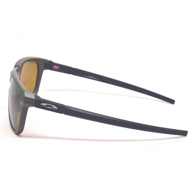Oakley OO 9420 0759 OAKLEY ANORAK col. 07 è un occhiale da sole in acetato verde oliva e calibro 59.