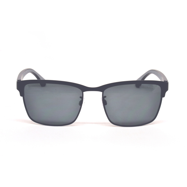Emporio Armani EA 2087 col. 3014/87 è un occhiale da sole in metallo nero satinato e calibro 56.