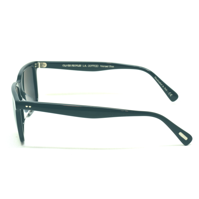 Oliver Peoples OV 5419SU LACHMAN SUN col. 1005P2 è un occhiale da sole in acetato marrone striato e calibro 50.