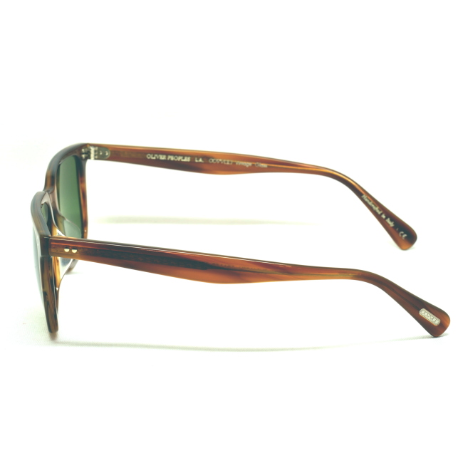 Oliver Peoples OV 5419SU LACHMAN SUN col. 101152 è un occhiale da sole da uomo in acetato nero lucido, dalla forma squadrata e calibro 50.