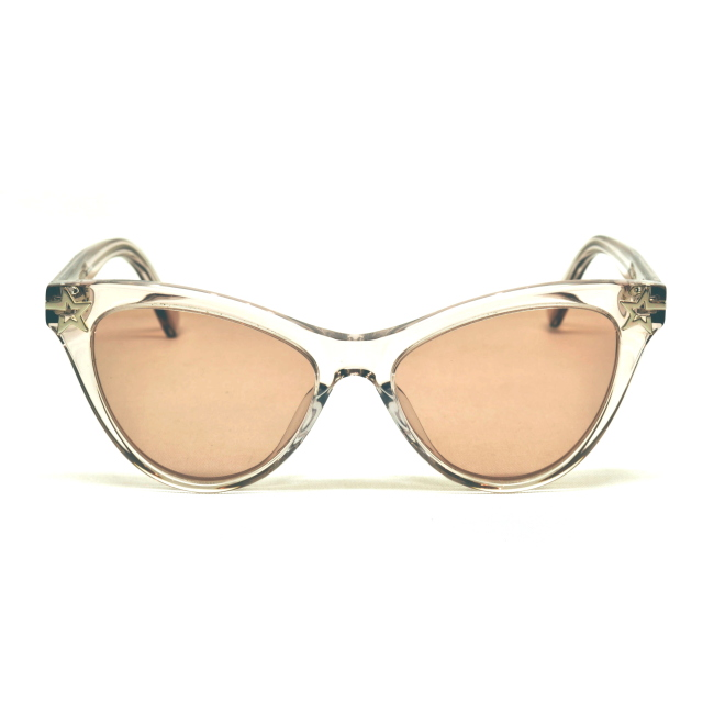 Stella McCartney SC 0212 S col. 003 è un occhiale da sole in acetato beige trasparente e calibro 52.