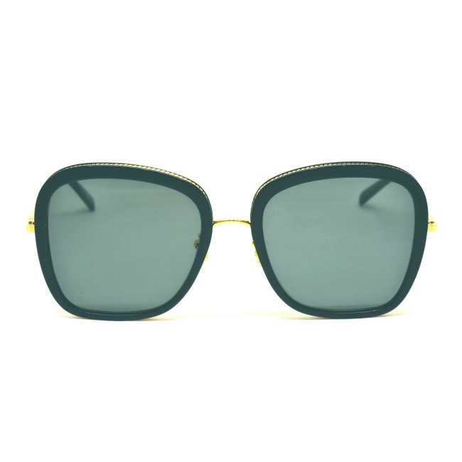 Stella McCartney SC 0206 S col. 001 è un occhiale da sole in metallo oro con oculari celluloide neri e calibro 55.