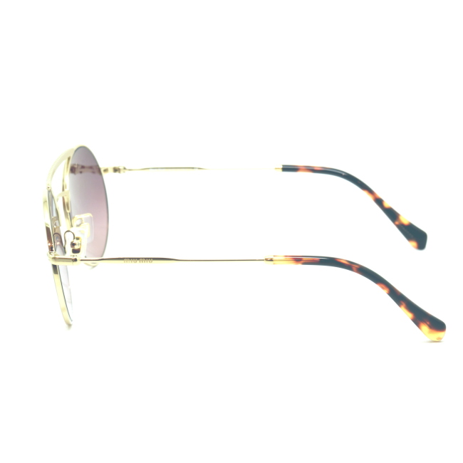Miu Miu SMU 52V col. ZVN-TEG è un occhiale da sole in metallo oro e calibro 50.