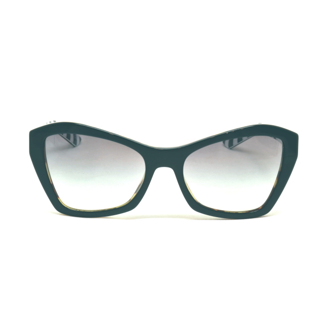 Prada SPR 07X col. NAI-130 è un occhiale da sole in acetato nero con interno tartarugato verde e calibro 55.