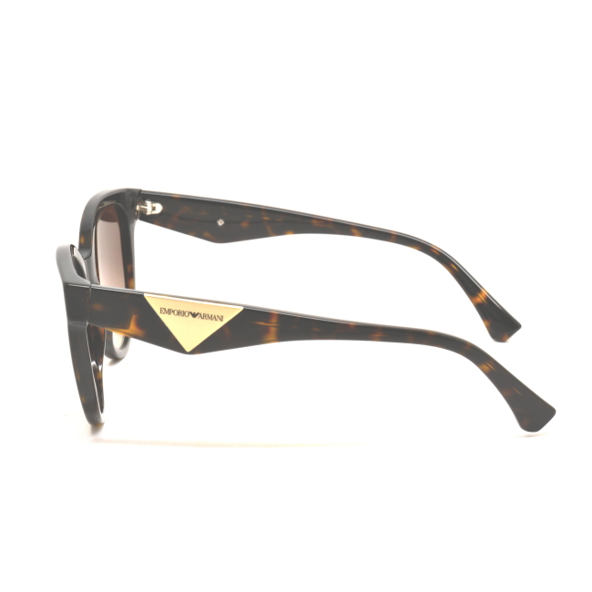Emporio Armani EA 4140 col. 5089/13 è un occhiale da sole in acetato marrone tartarugato e calibro 55.