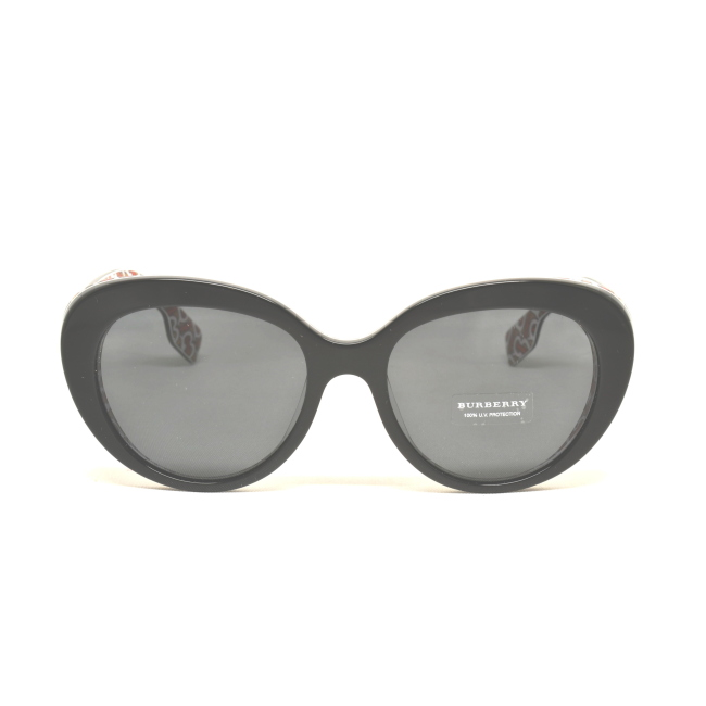 Burberry B 4298 col. 3822/87 è un occhiale da sole in acetato nero interno scritta "tb" bianca e rossa e calibro 54.