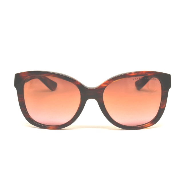 Ralph Lauren RL 8180 col. 5007/39 è un occhiale da sole in acetato marrone striato e calibro 54.