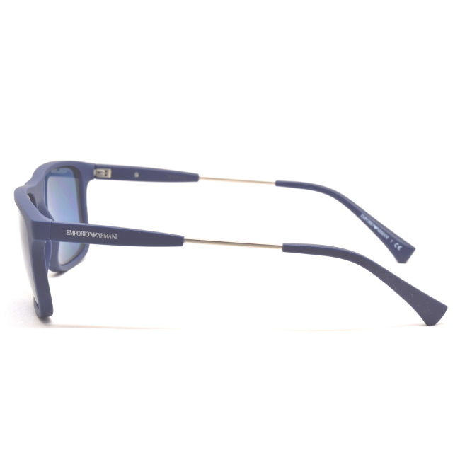 Emporio Armani EA 4151 col. 5754/80 è un occhiale da sole in acetato blu satinato e calibro 56.
