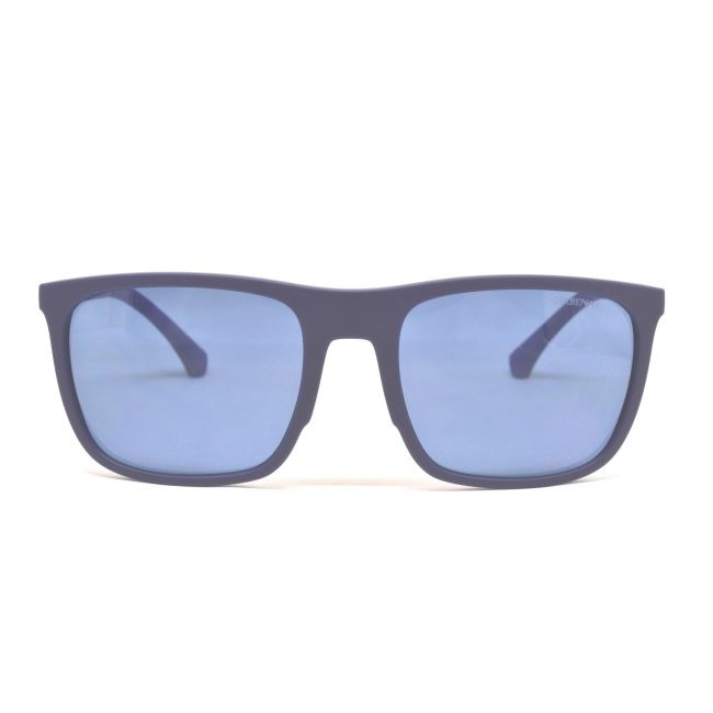Emporio Armani EA 4133 col. 5754/80 è un occhiale da sole in acetato blu scuro gommato e calibro 59.