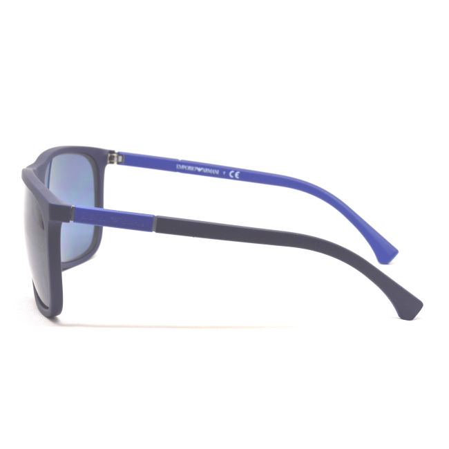 Emporio Armani EA 4133 col. 5754/80 è un occhiale da sole in acetato blu scuro gommato e calibro 59.