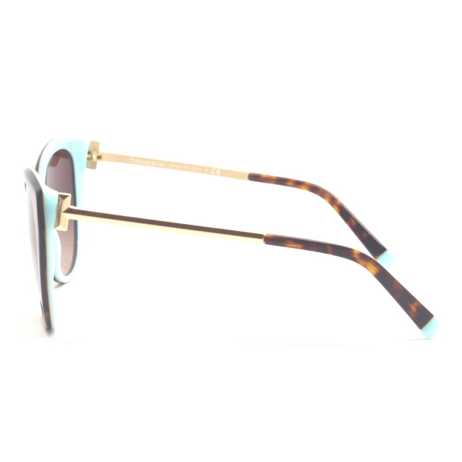 Tiffany & Co. TF 4166 col. 8134/3B è un occhiale da sole in acetato marrone tartarugato interno verde tiffany e calibro 55.