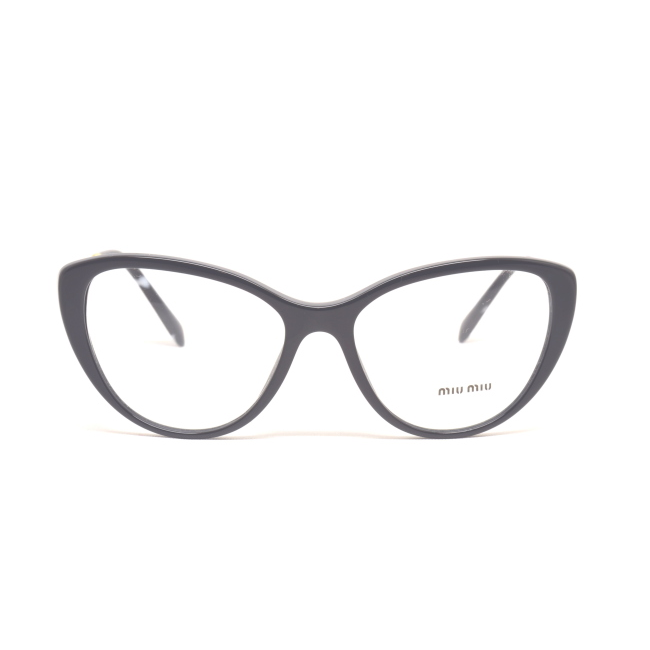 Miu Miu VMU 02S col. 1AB-1O1 è una montatura da vista in acetato nero lucido e calibro 53.