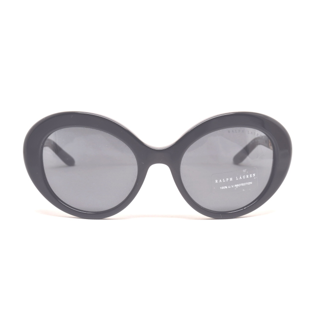 Ralph Lauren RL 8183 col. 5001/87 è un occhiale da sole in acetato nero lucido e calibro 52.