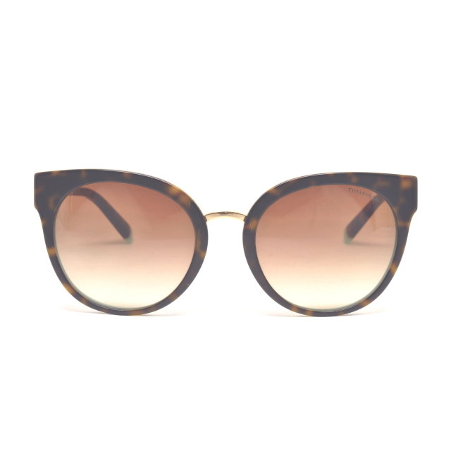 Tiffany & Co. TF 4168 col. 8134/3B è un occhiale da sole in acetato marrone tartarugato interno verde tiffany e calibro 54.