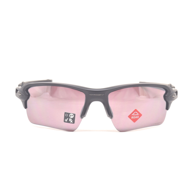 Oakley 9188 SOLE col. 9188B5 è un occhiale da sole in acetato e calibro 59.