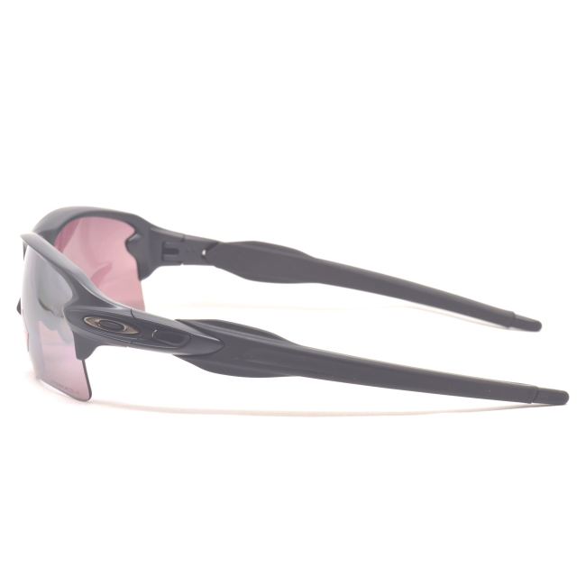 Oakley 9188 SOLE col. 9188B5 è un occhiale da sole in acetato e calibro 59.