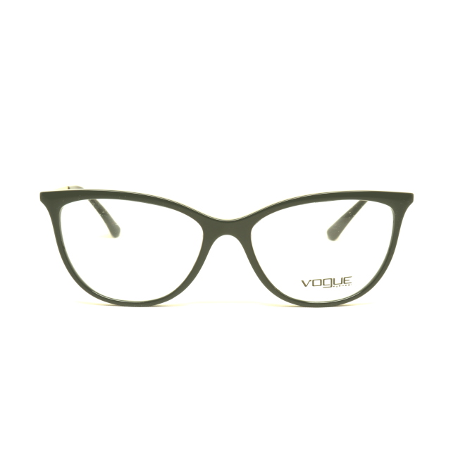 Vogue VO 5239 col. W44 è una montatura da vista in acetato nero lucido e calibro 54.