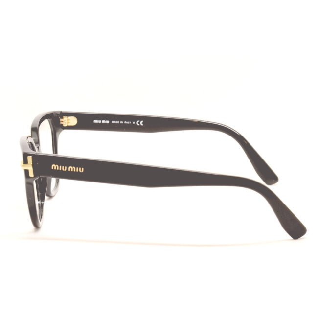 Miu Miu VMU 02T col. 1AB-1O1 è una montatura da vista in acetato nero lucido e calibro 52.