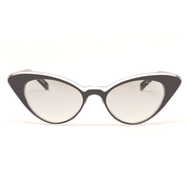 Vogue VO 5317 S col. W82711 è un occhiale da sole in acetato nero e trasparente e calibro 49.