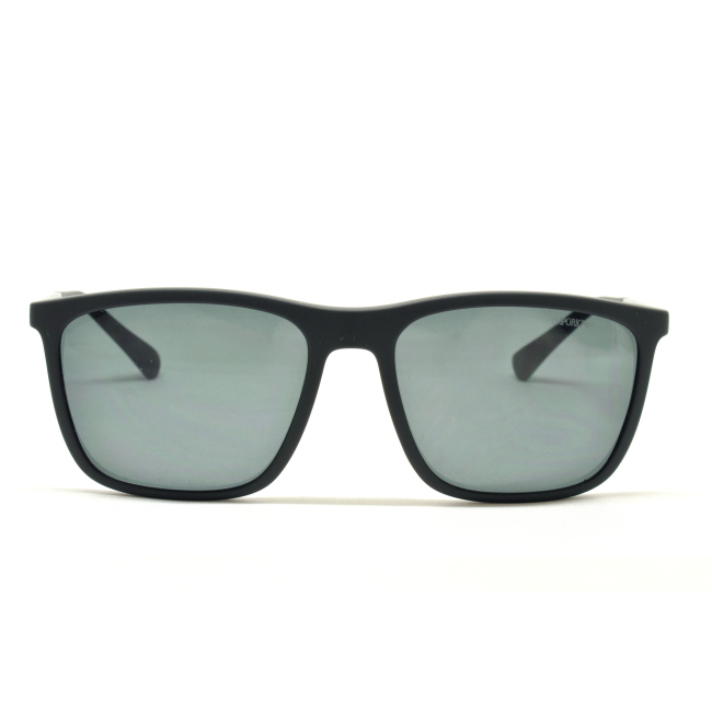 Emporio Armani EA 4150 col. 5063/87 è un occhiale da sole da uomo in acetato nero gommato, dalla forma rettangolare e calibro 59.