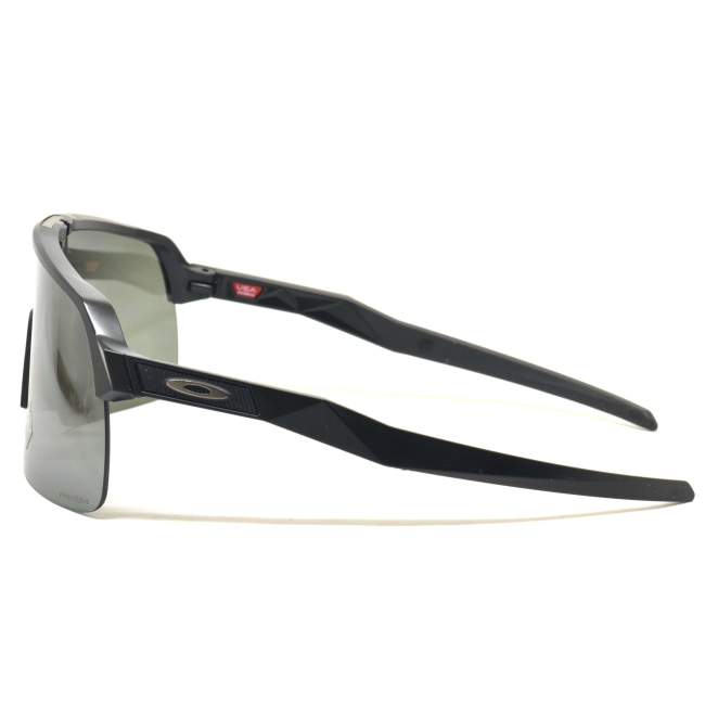 Oakley OO 9463 0539 SUTRO LITE col. 05 è un occhiale da sole in nero satinato e calibro 39.