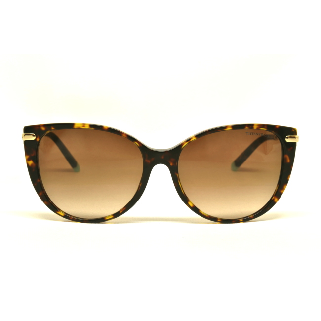 Tiffany & Co. TF 4178 col. 80153B è un occhiale da sole da donna in metallo oro e celluloide tartarugata, dalla forma cat eye e calibro 57.