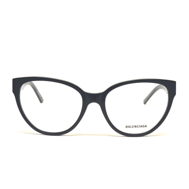 Balenciaga BB 0064O col. 001 è una montatura da vista in acetato nero lucido e calibro 54.