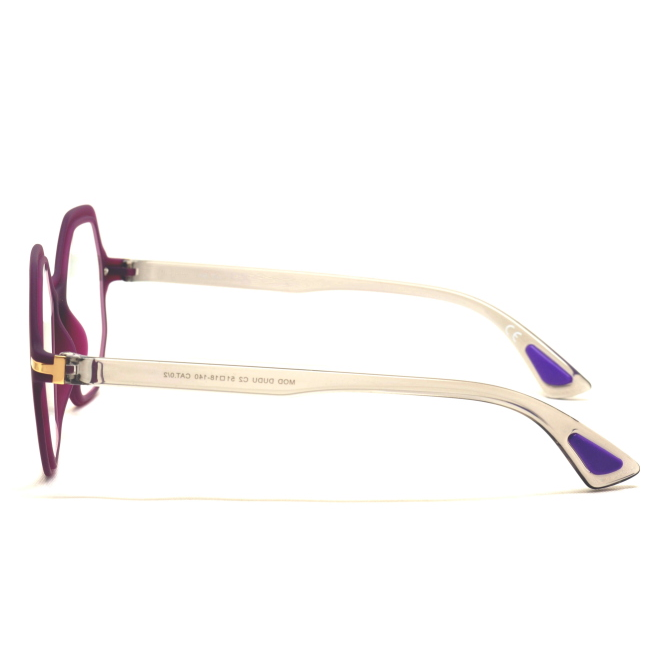 Airdp Style DUDU col. C2 è una montatura da vista in acetato viola satinato con aste grigie trasparenti lucide e calibro 51.
