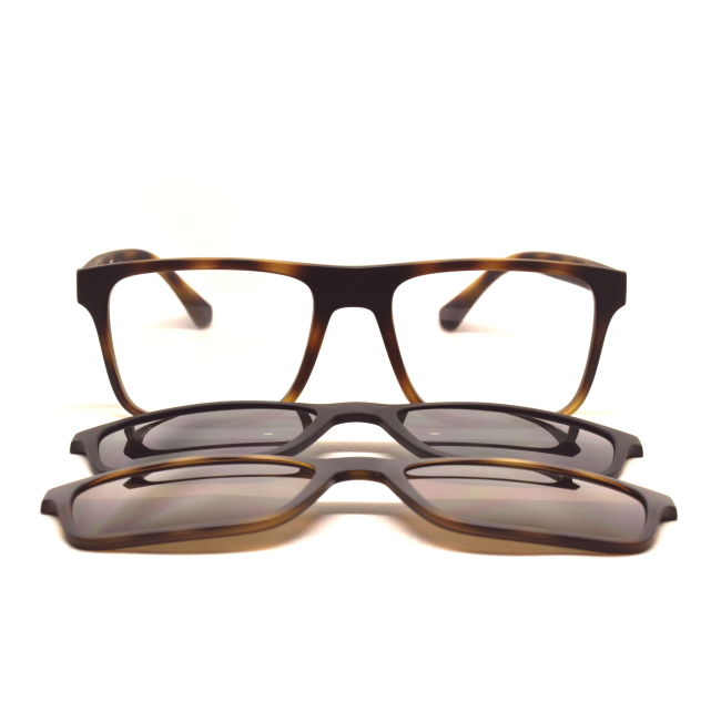 Emporio Armani EA 4115 + CLIP col. 5802/1W è un occhiale da sole in acetato marrone tartarugato satinato e calibro 54.