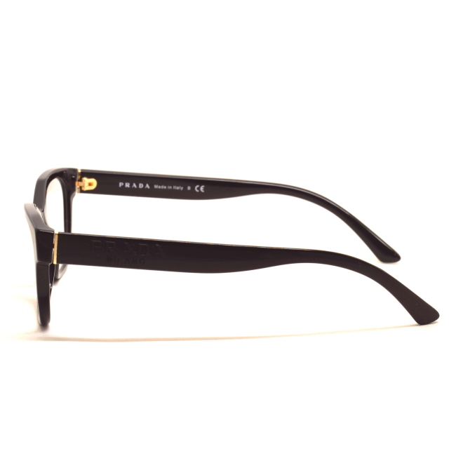Prada vpr 03W col. 1AB1O1 è una montatura da vista in acetato nero lucido e calibro 53.