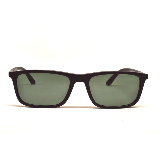 Emporio Armani EA 4160 + 2 CLIP col. 5042/1W è un occhiale da sole da uomo in acetato nero satinato, dalla forma rettangolare e calibro 55.