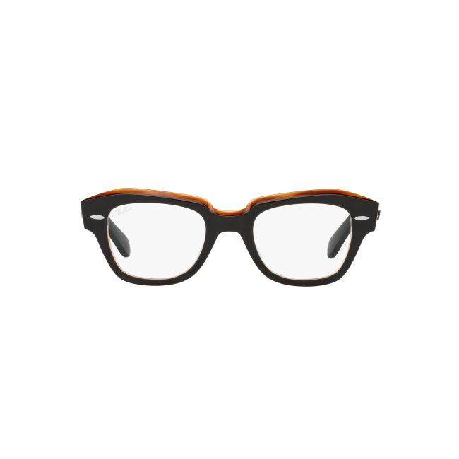 Ray-Ban RB 5486 STATE STREET col. 8096 è una montatura da vista in acetato nero lucido su marrone trasparente e calibro 48.
