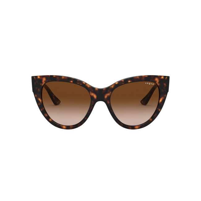 Vogue VO 5339 S col. W65613 è un occhiale da sole in acetato marrone tartarugato e calibro 52.